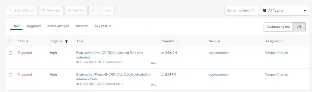 PagerDuty open incidents list showing the two triggered Blog-server alerts sent by Centreon: cooling fluid leak and DDoS on interface WAN